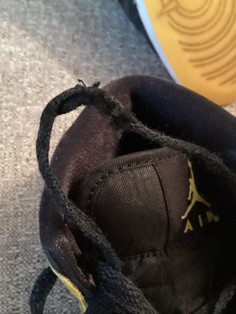 Jordan Kids' Yellow & Black High-Top Sneakers 📦 - Picture 6 of 8